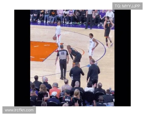 勇士与快船激战保罗42分展现绝佳状态引发球迷热议